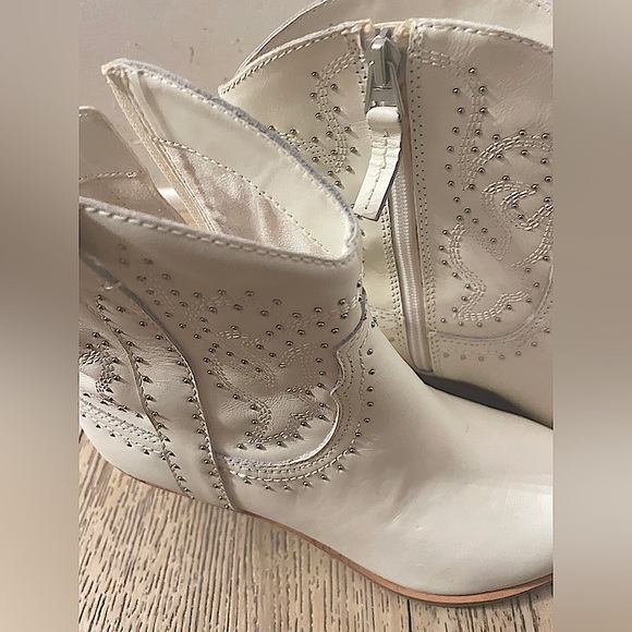 (LIKE NEW) Dolce Vita Solow Stud Western Boot Size 8.5 (NWOT) Never worn. - Picture 11 of 11